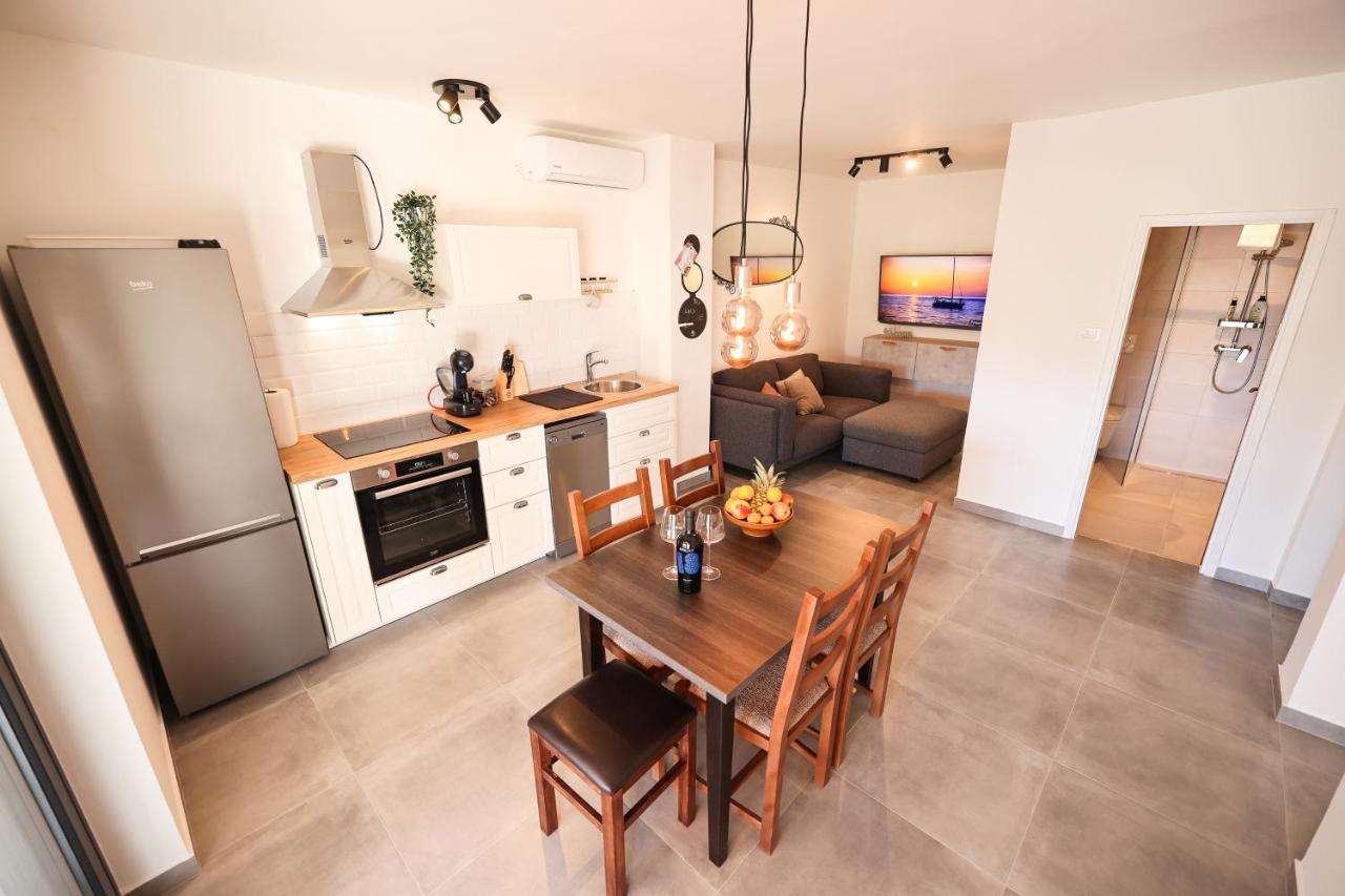 Old Road Apartment Vir Luaran gambar