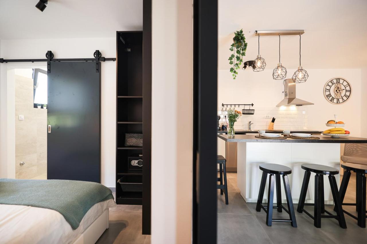 Old Road Apartment Vir Luaran gambar