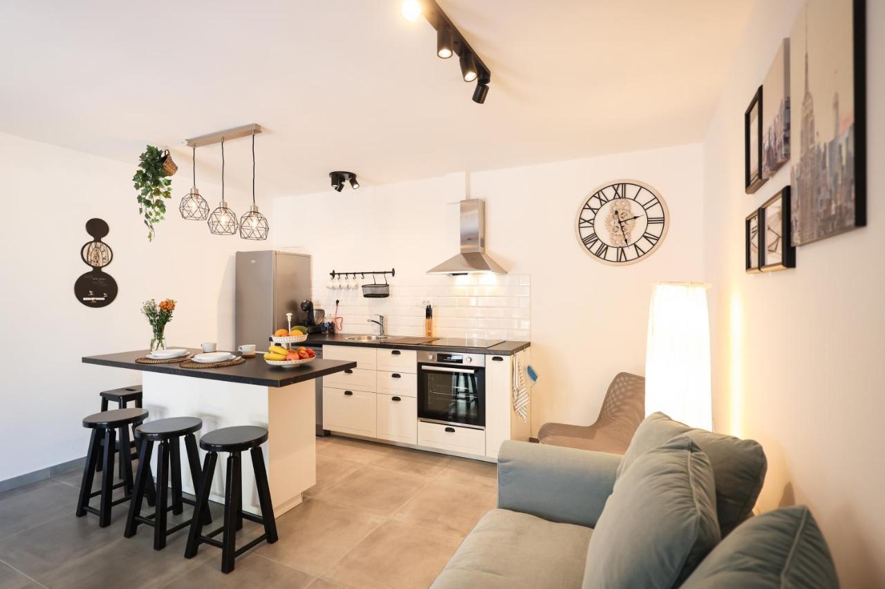 Old Road Apartment Vir Luaran gambar
