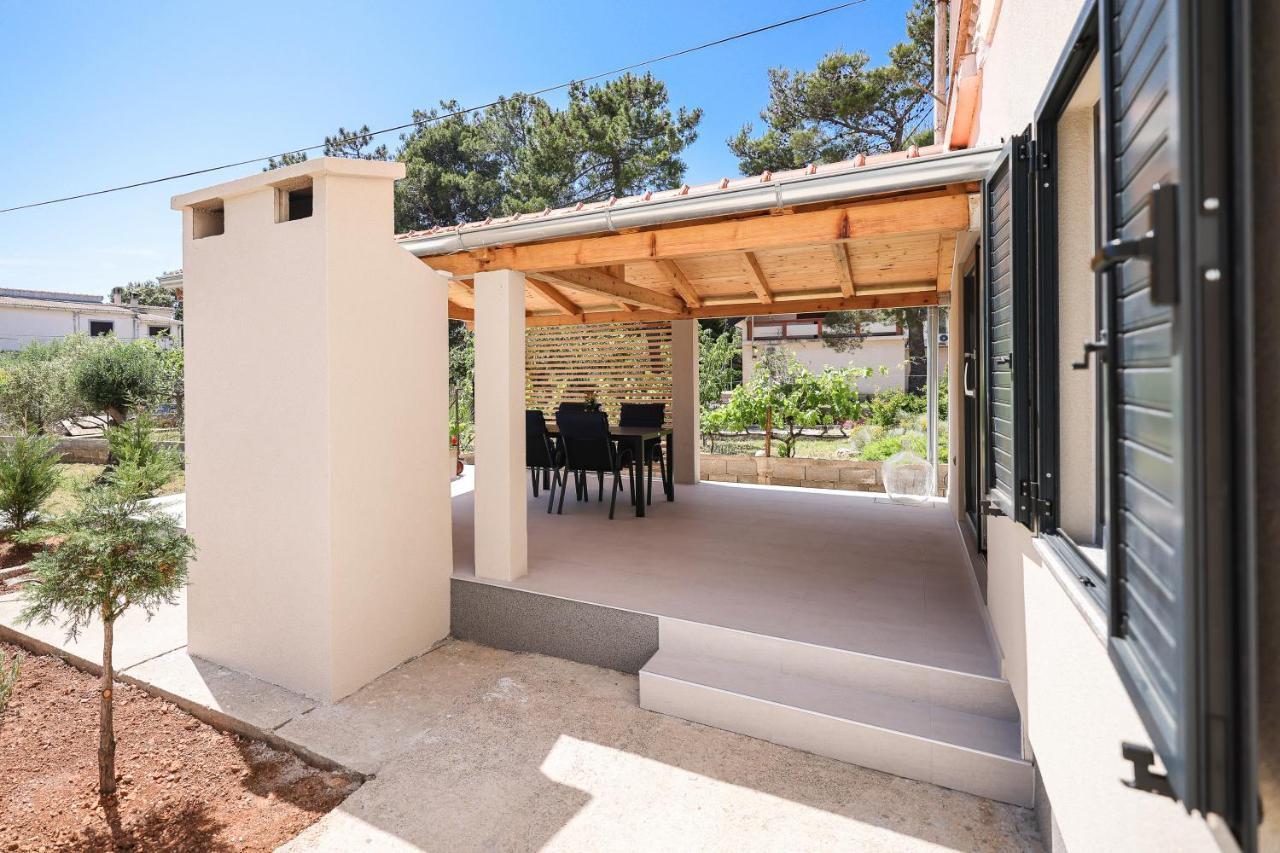 Old Road Apartment Vir Luaran gambar