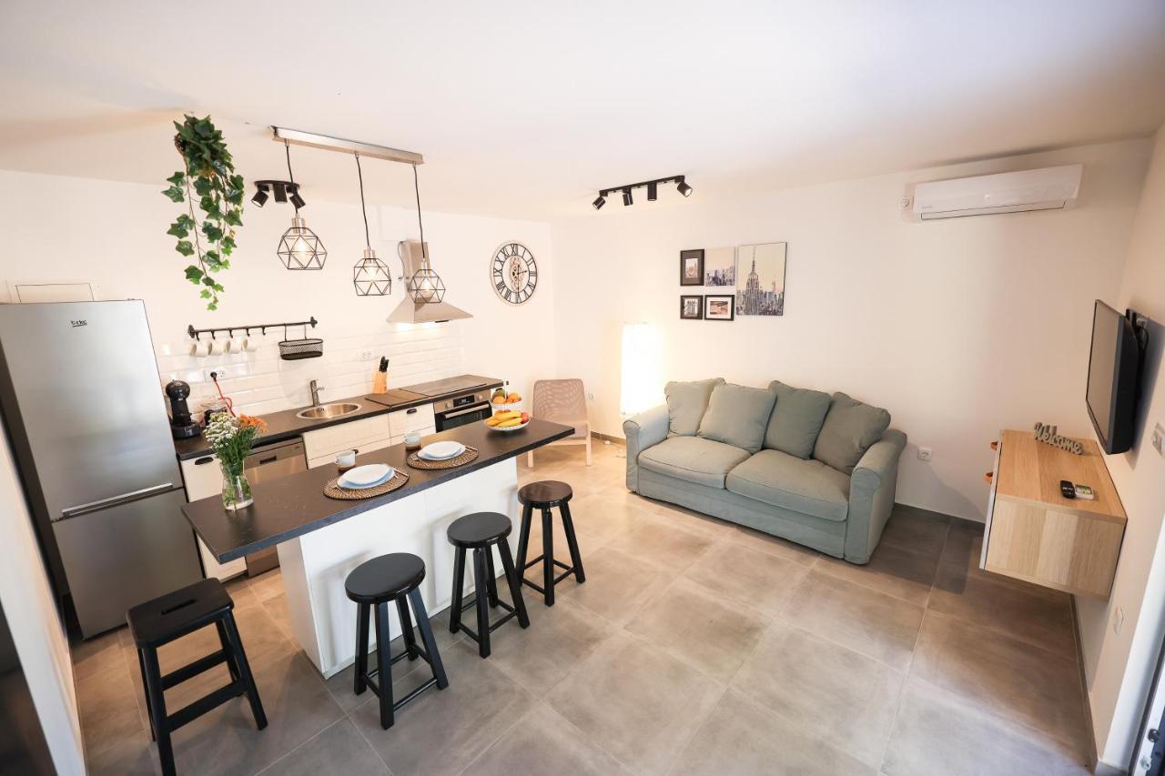 Old Road Apartment Vir Luaran gambar