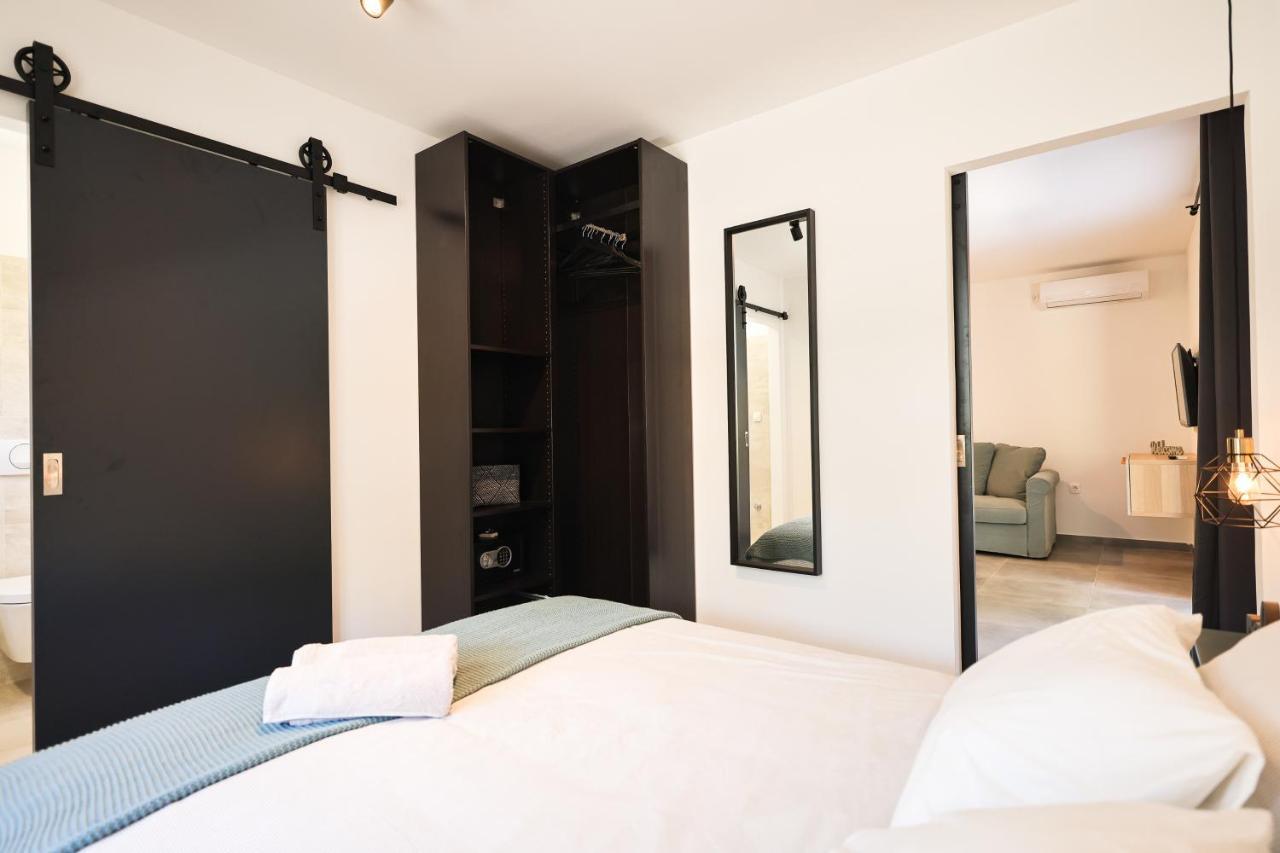 Old Road Apartment Vir Luaran gambar